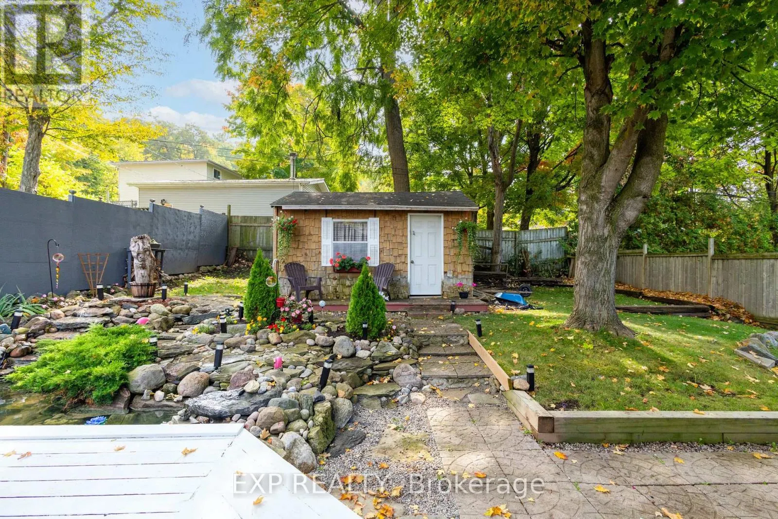 261 GLENWOODS AVENUE