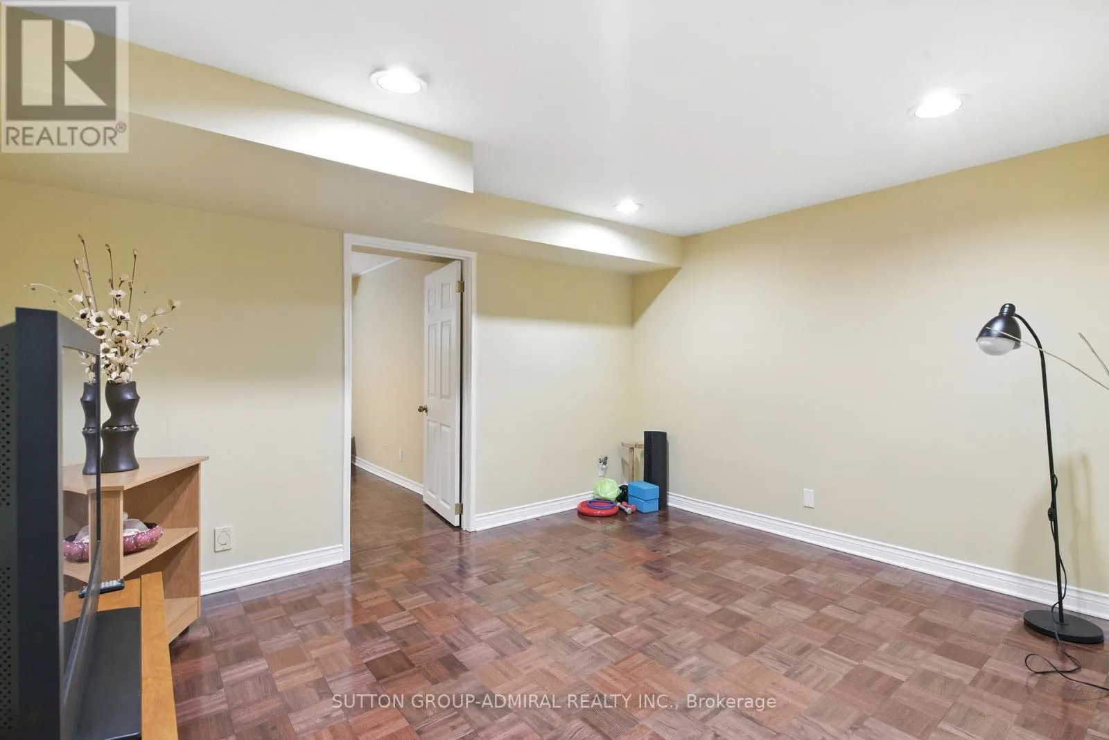 4 MAIR COURT