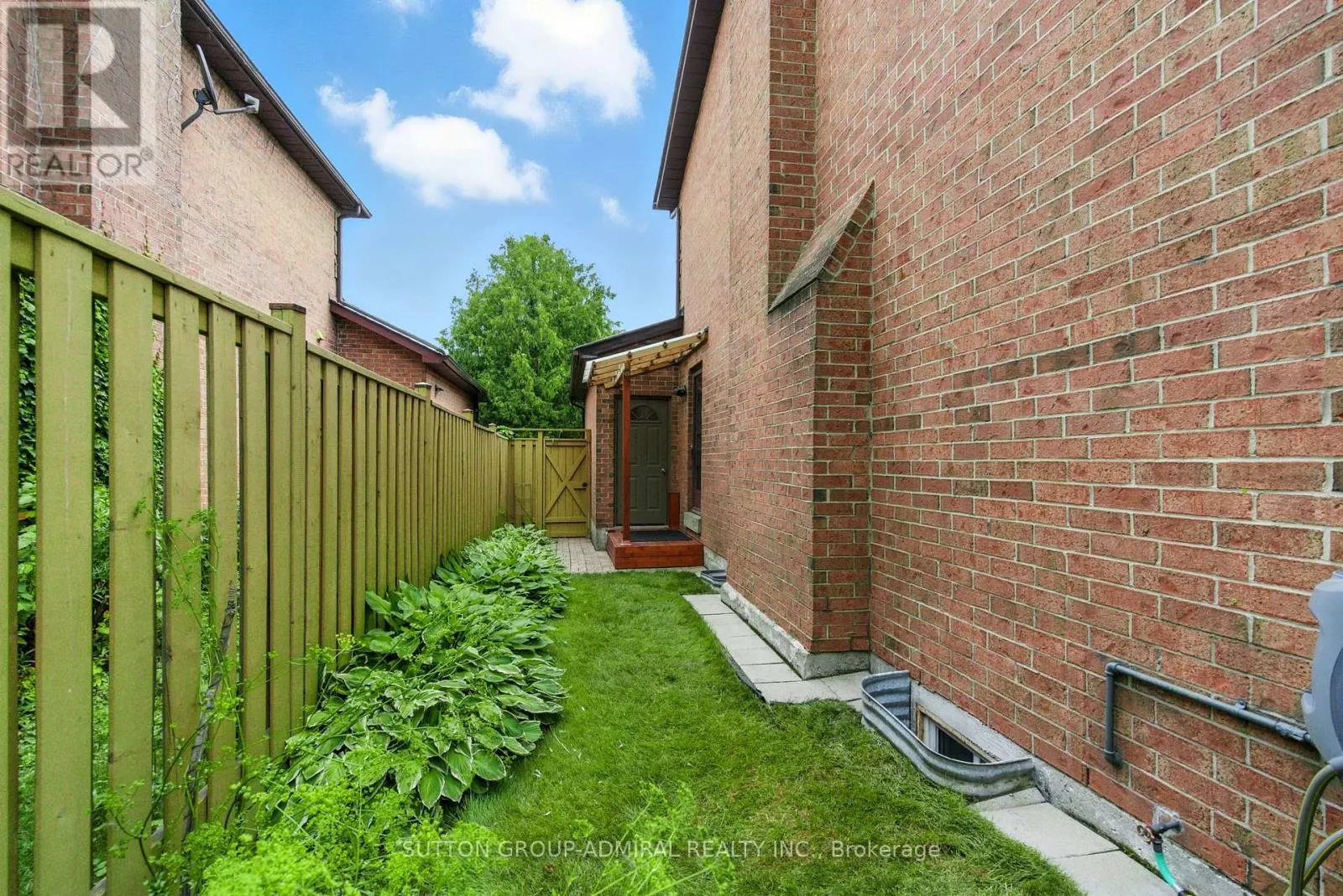 4 MAIR COURT