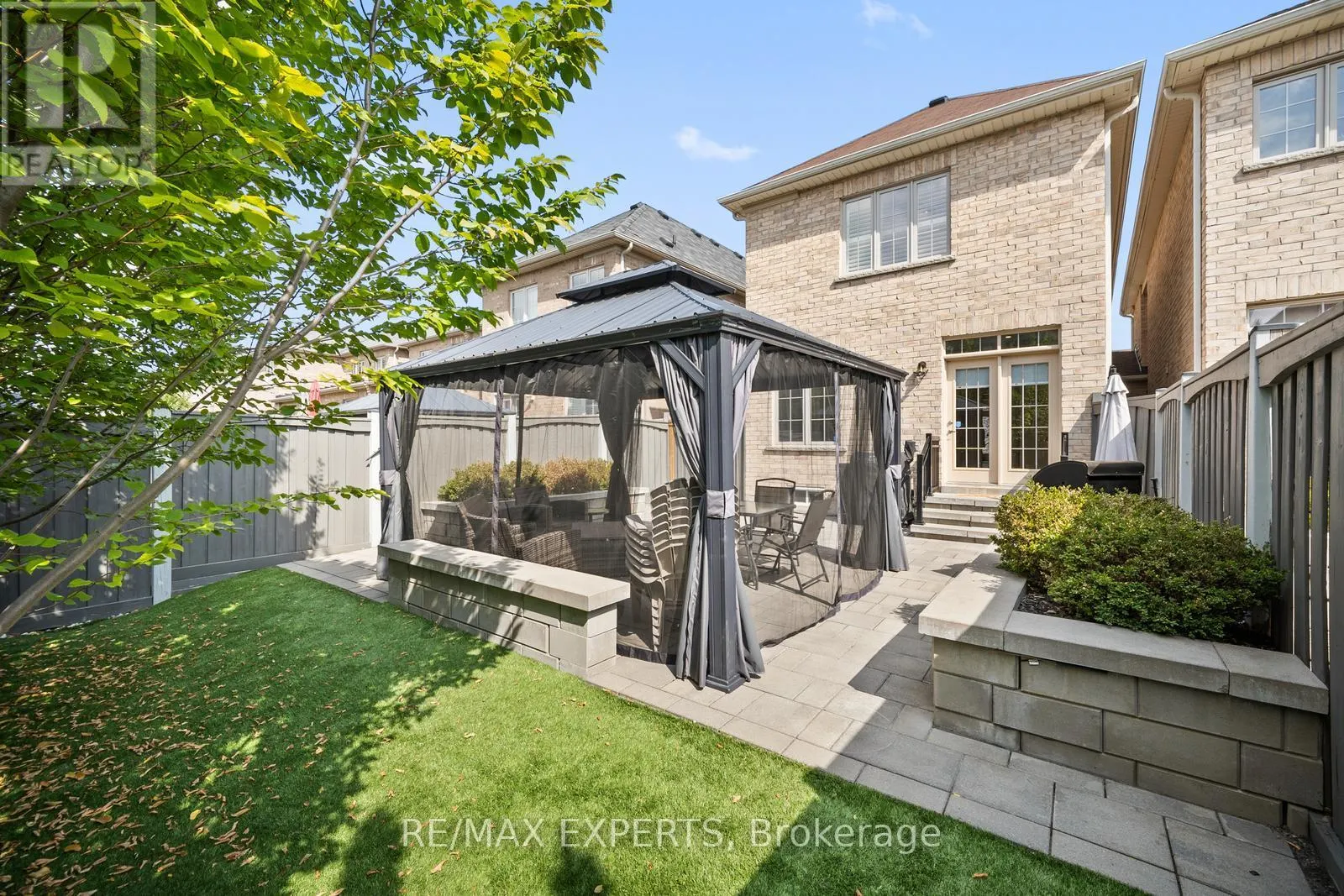 24 SEDGEWICK PLACE