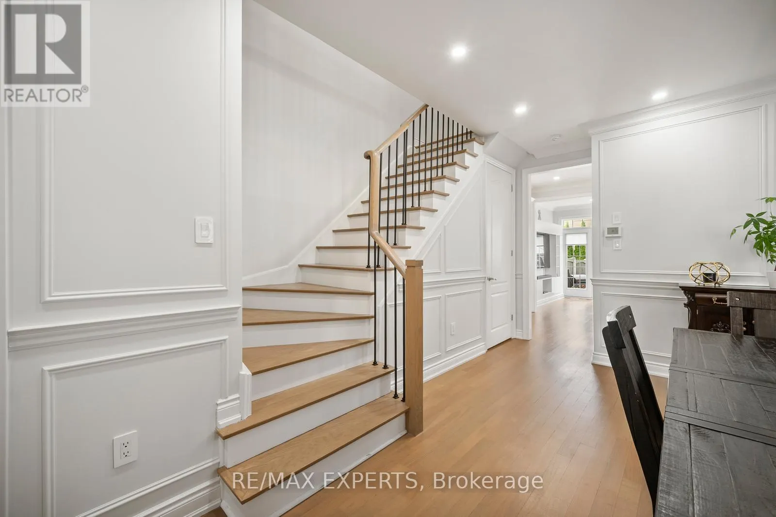 24 SEDGEWICK PLACE