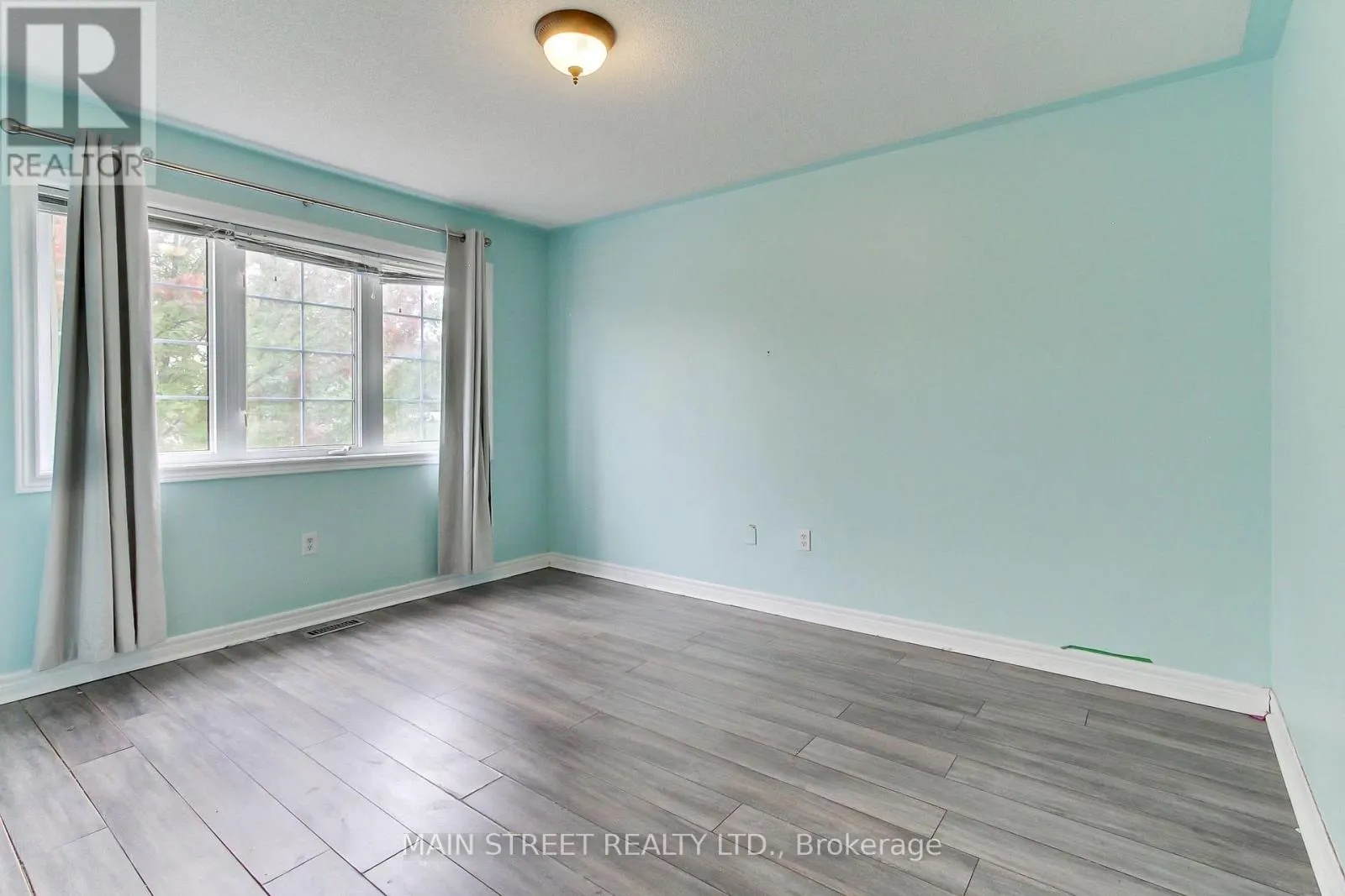 4 CIDER CRESCENT CRESCENT