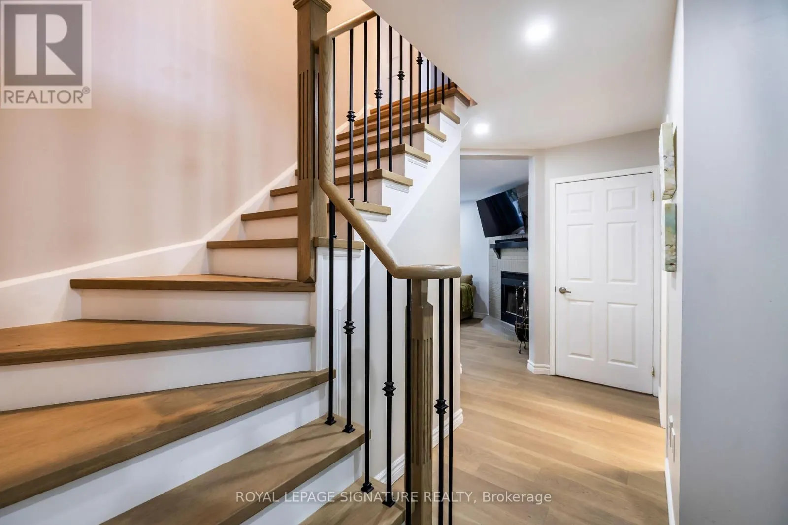 27 TWELVE OAKS DRIVE