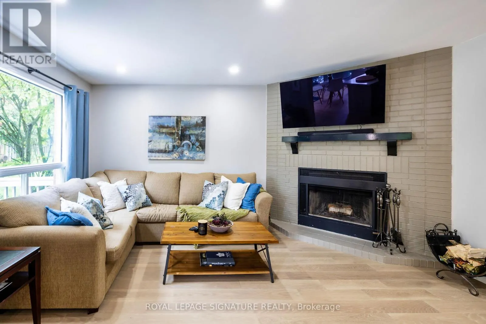 27 TWELVE OAKS DRIVE