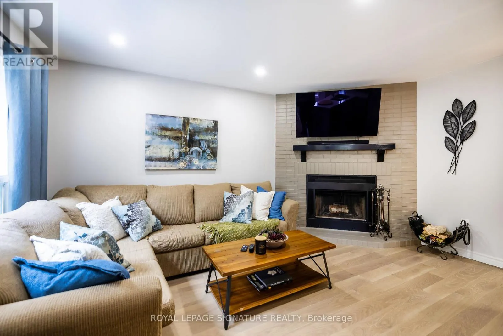 27 TWELVE OAKS DRIVE