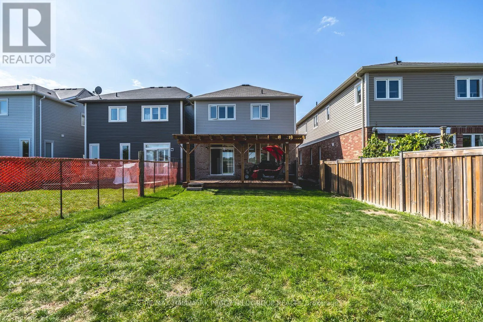 UPPER - 17 WAGNER CRESCENT