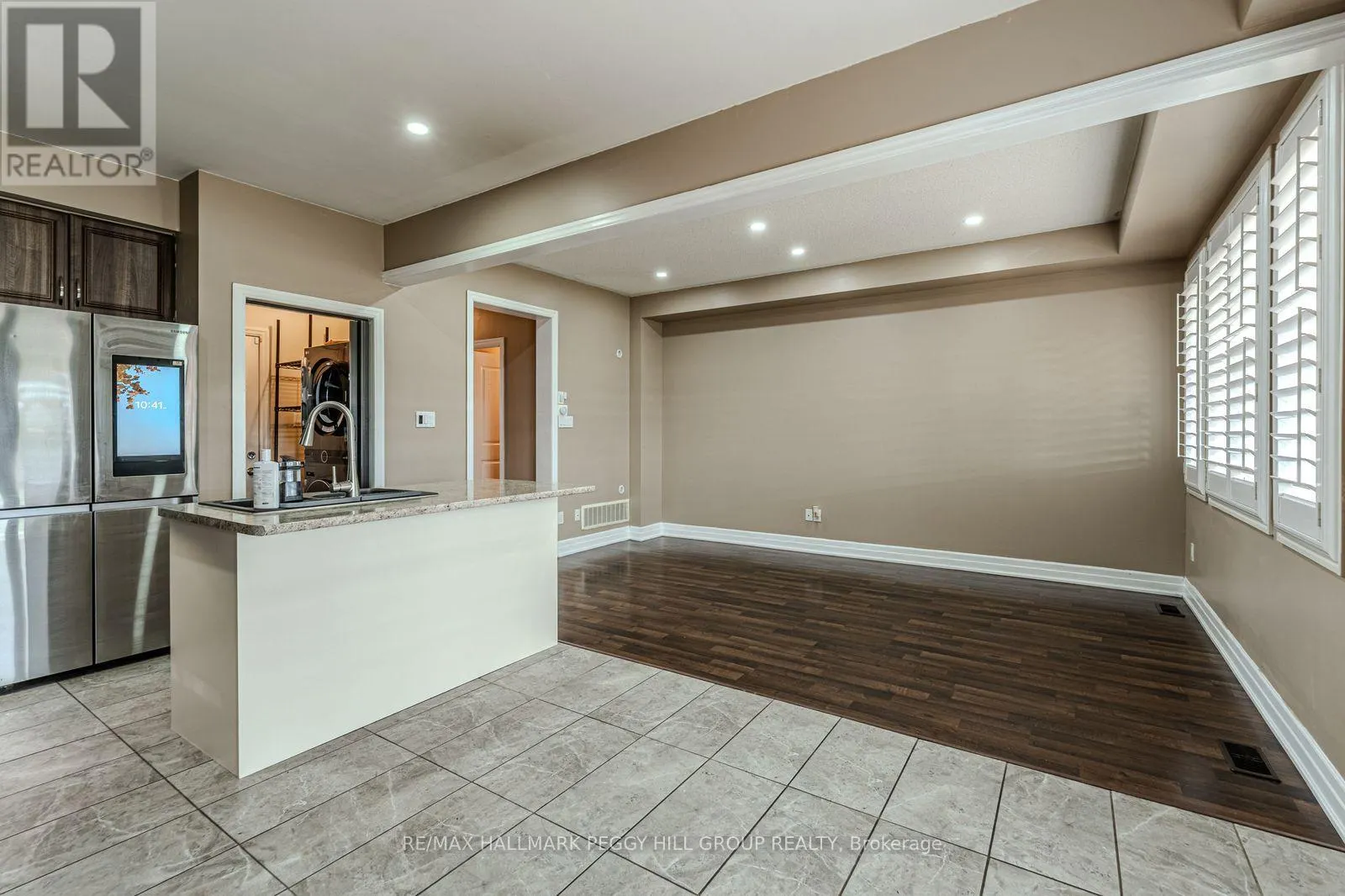 UPPER - 17 WAGNER CRESCENT
