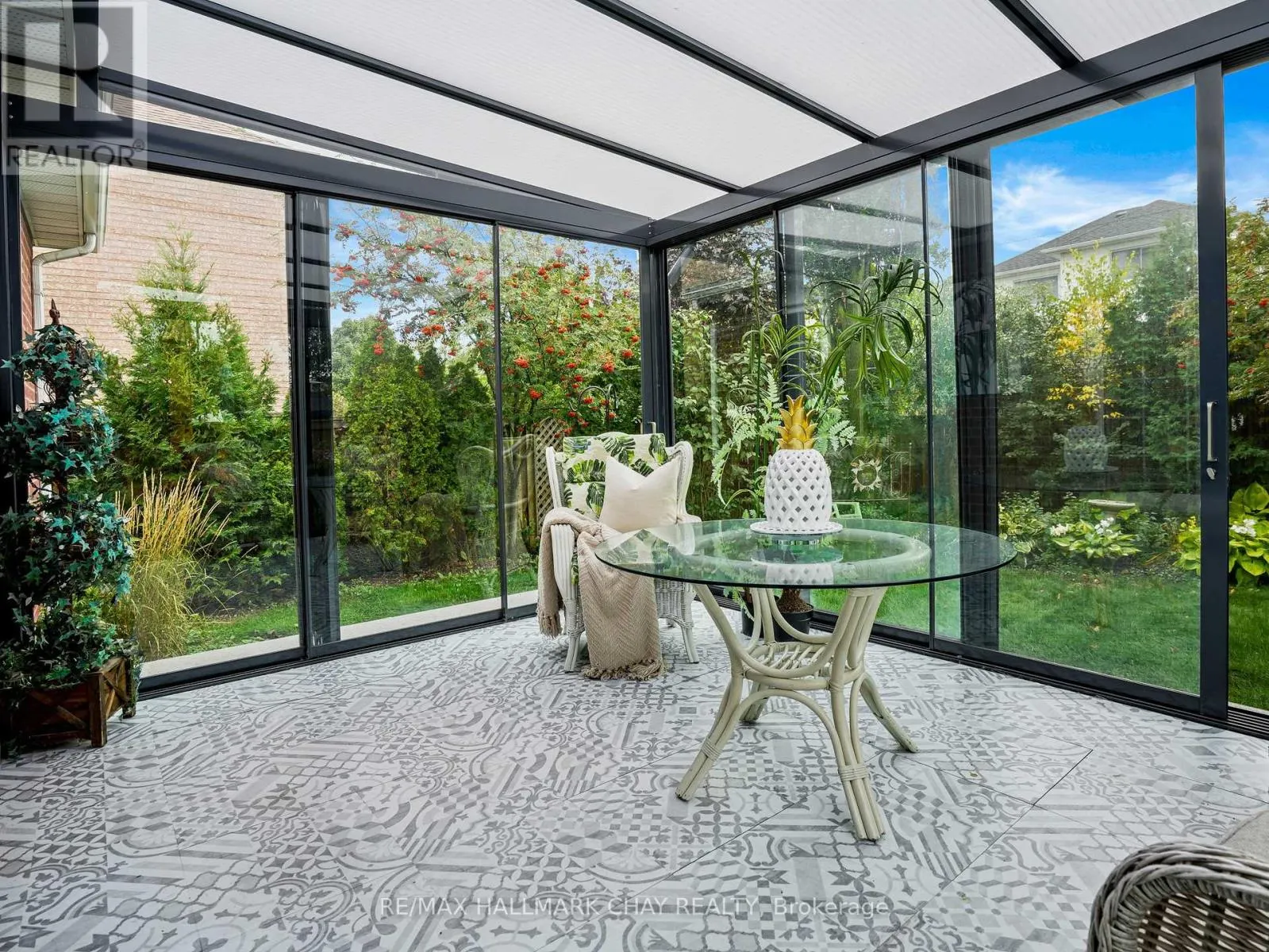 19 DARLING CRESCENT