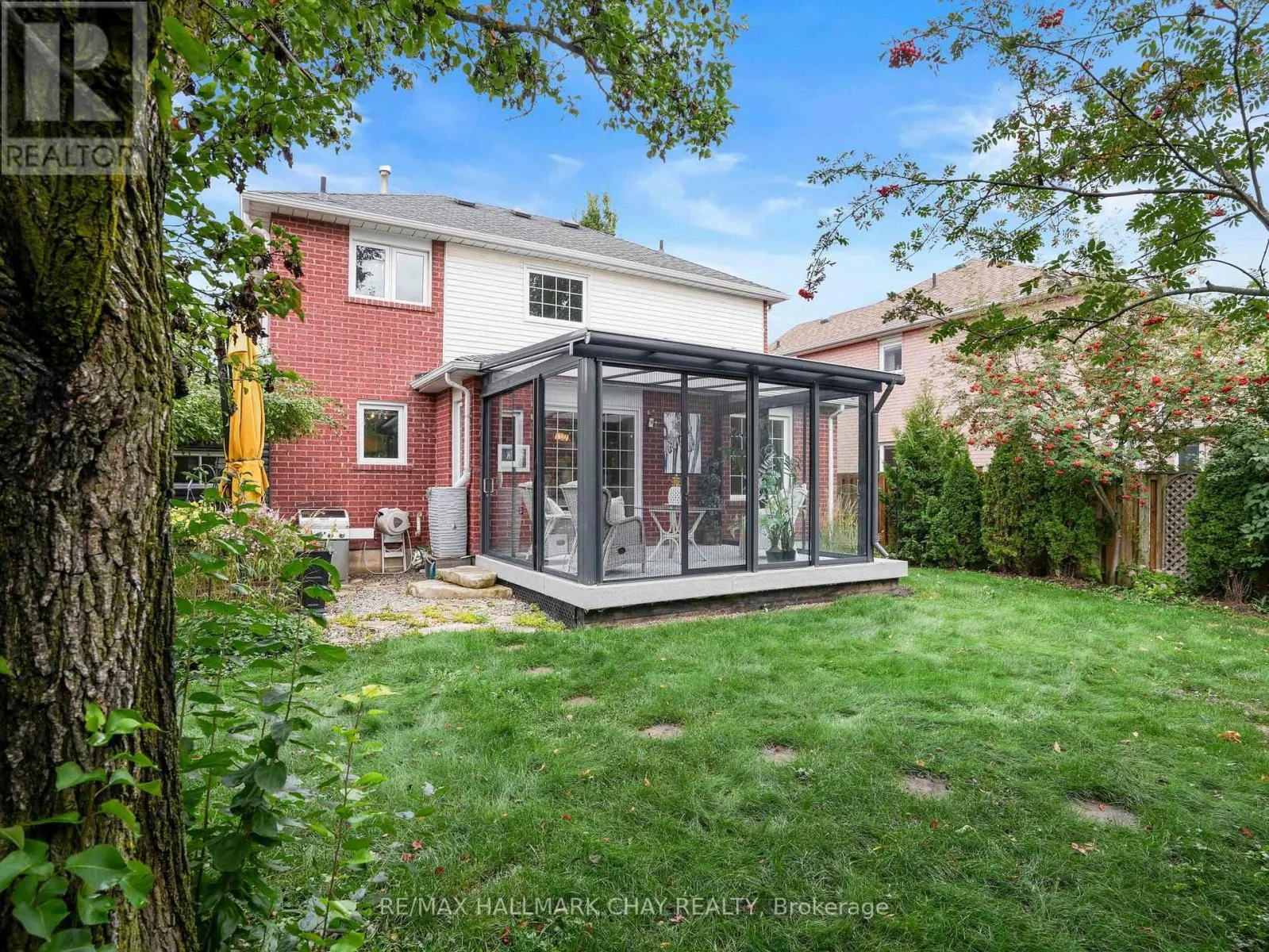 19 DARLING CRESCENT