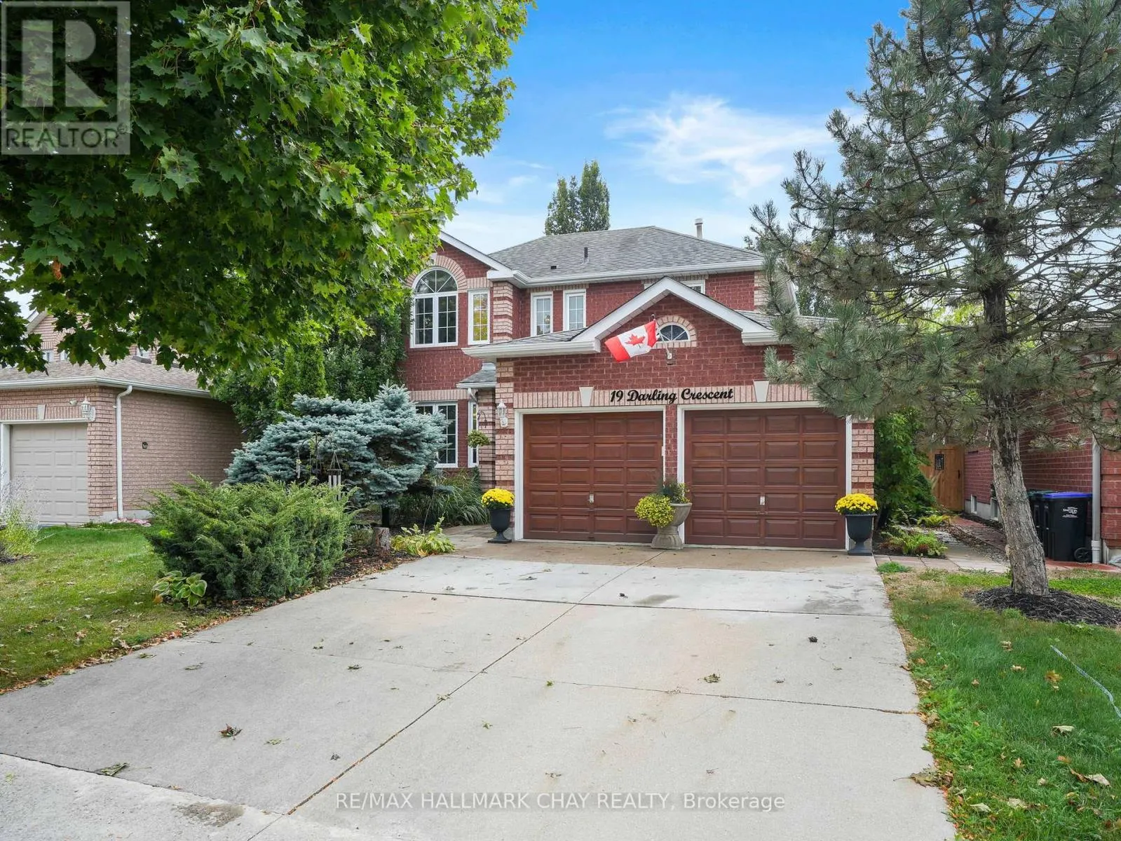 19 DARLING CRESCENT