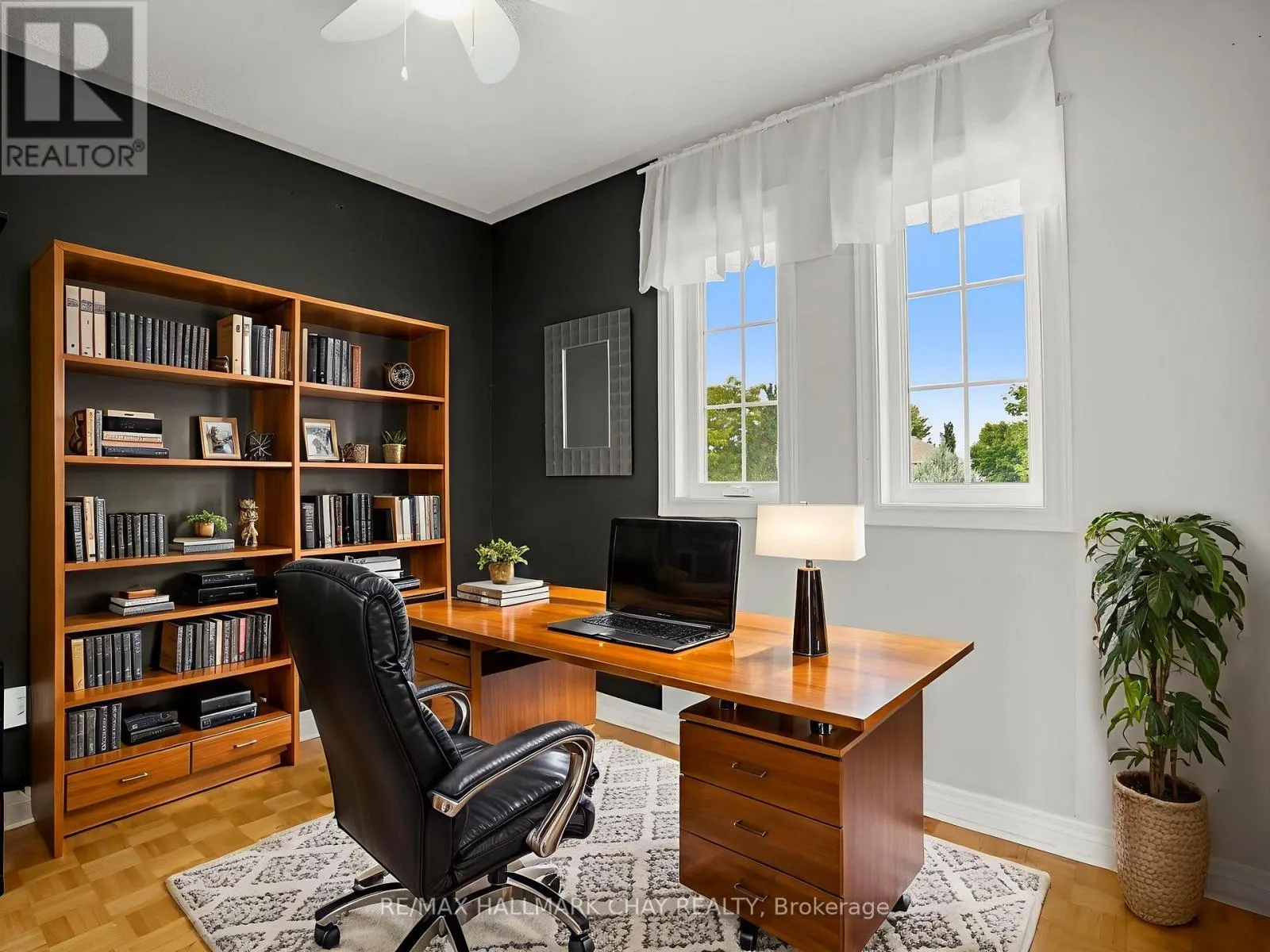 19 DARLING CRESCENT