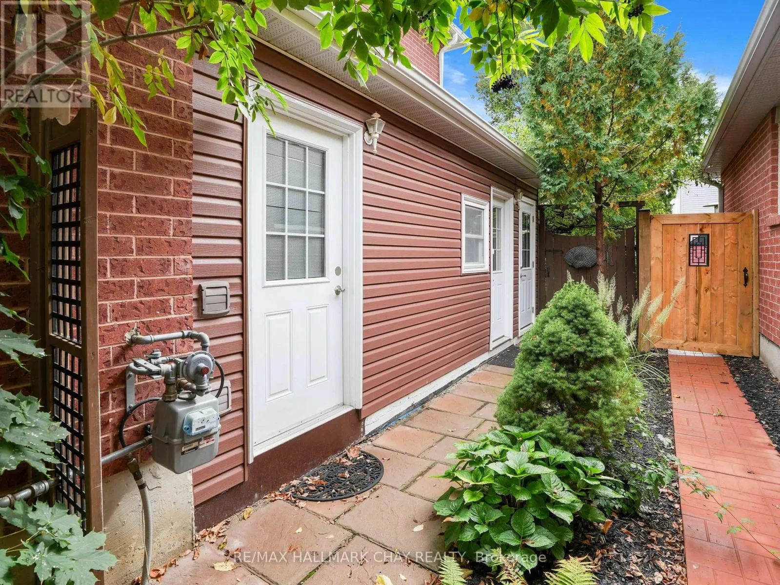 19 DARLING CRESCENT