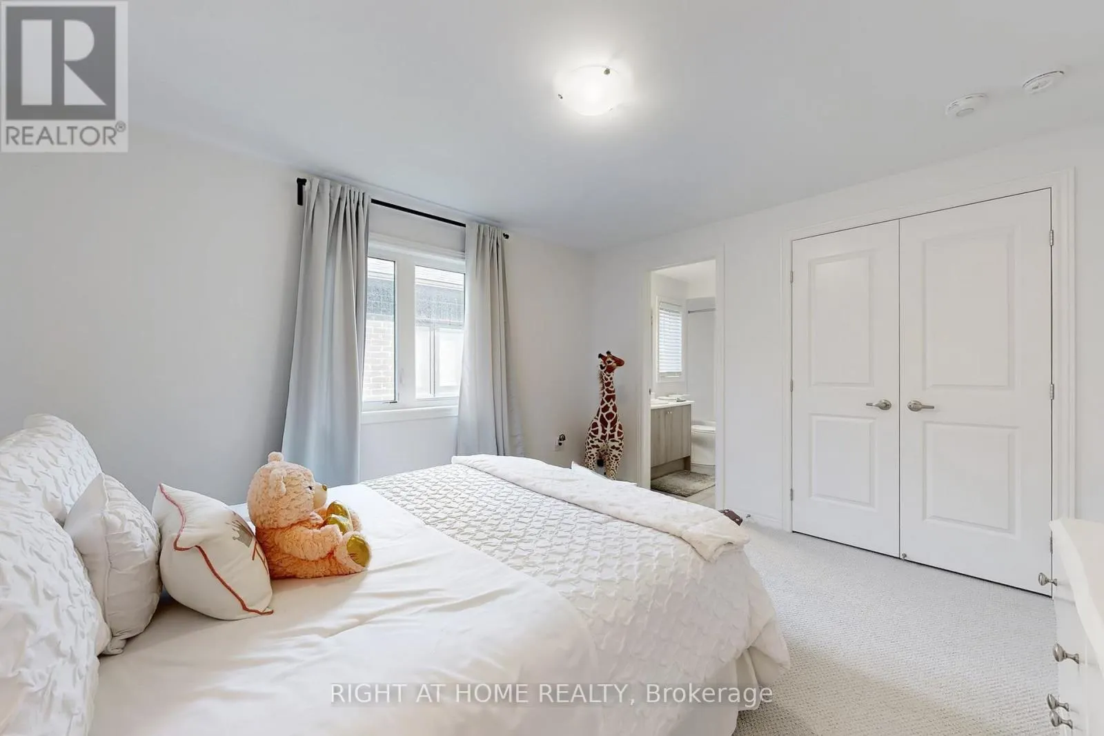 15 FOREST EDGE CRESCENT