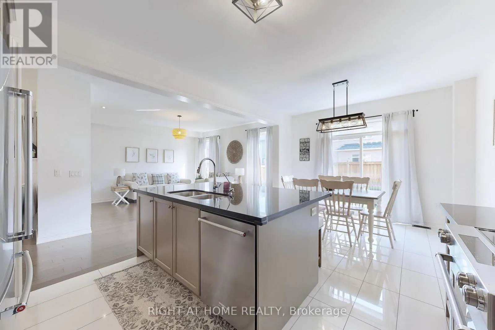 15 FOREST EDGE CRESCENT