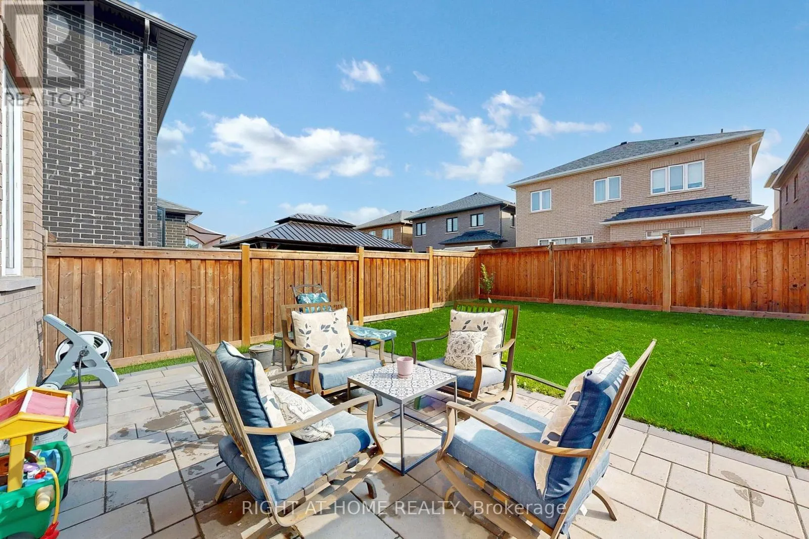 15 FOREST EDGE CRESCENT