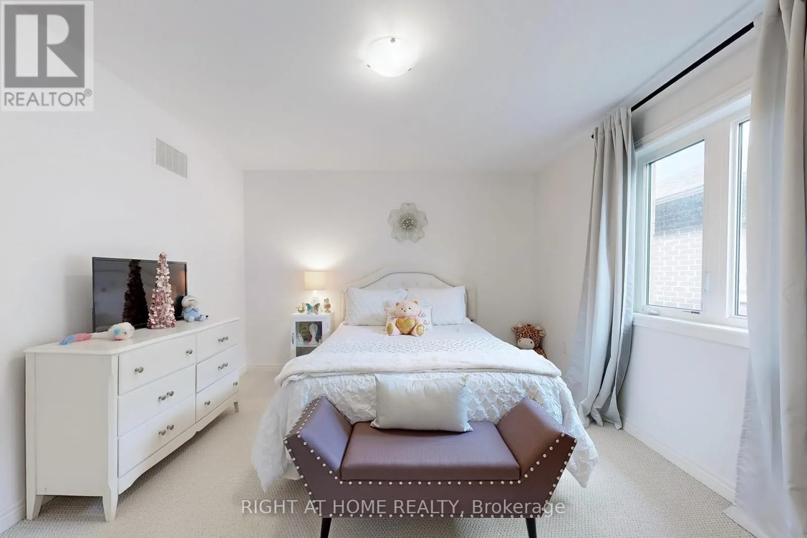 15 FOREST EDGE CRESCENT