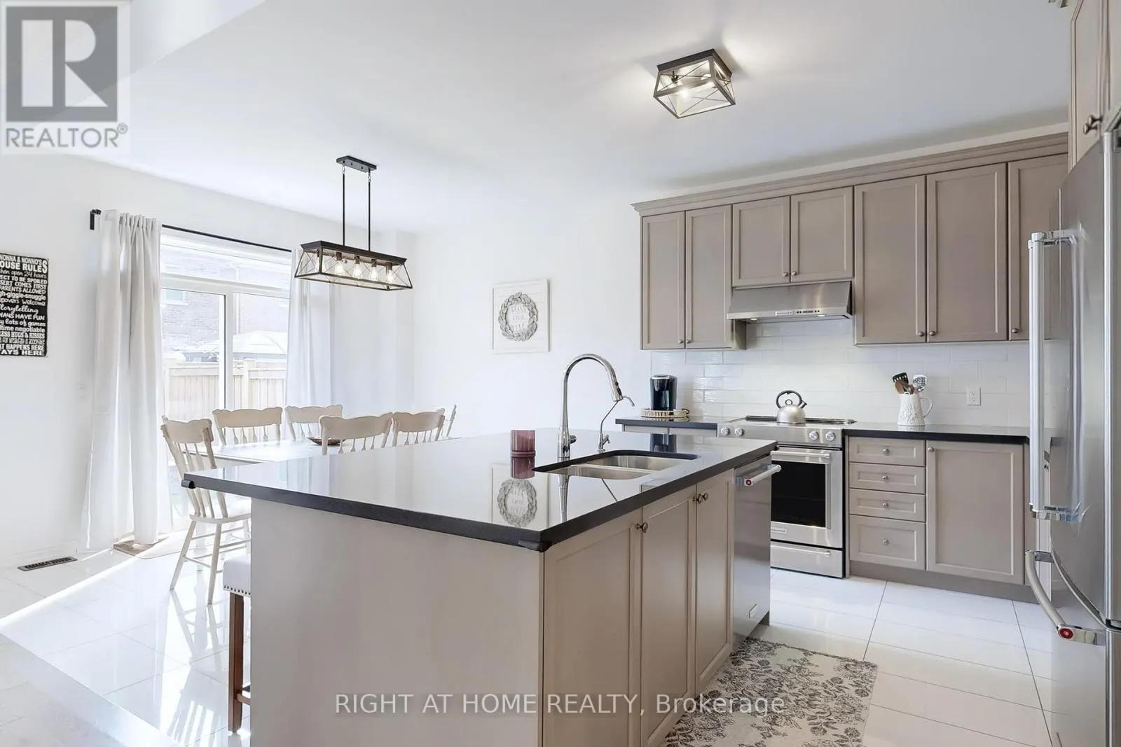 15 FOREST EDGE CRESCENT