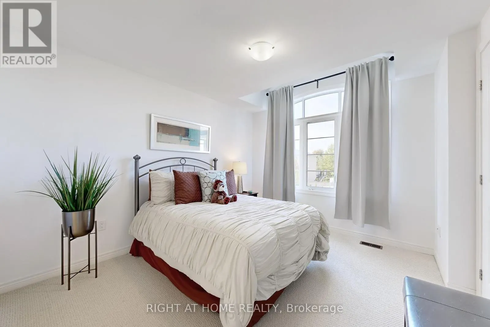 15 FOREST EDGE CRESCENT