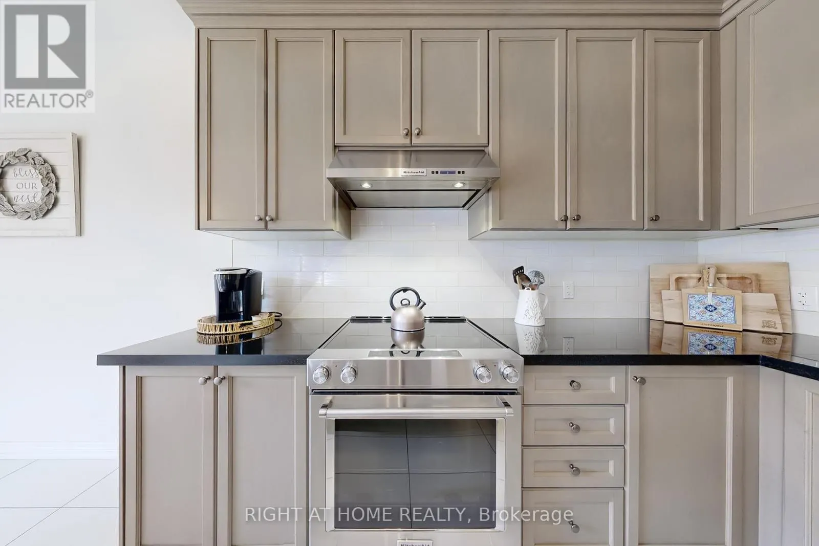 15 FOREST EDGE CRESCENT