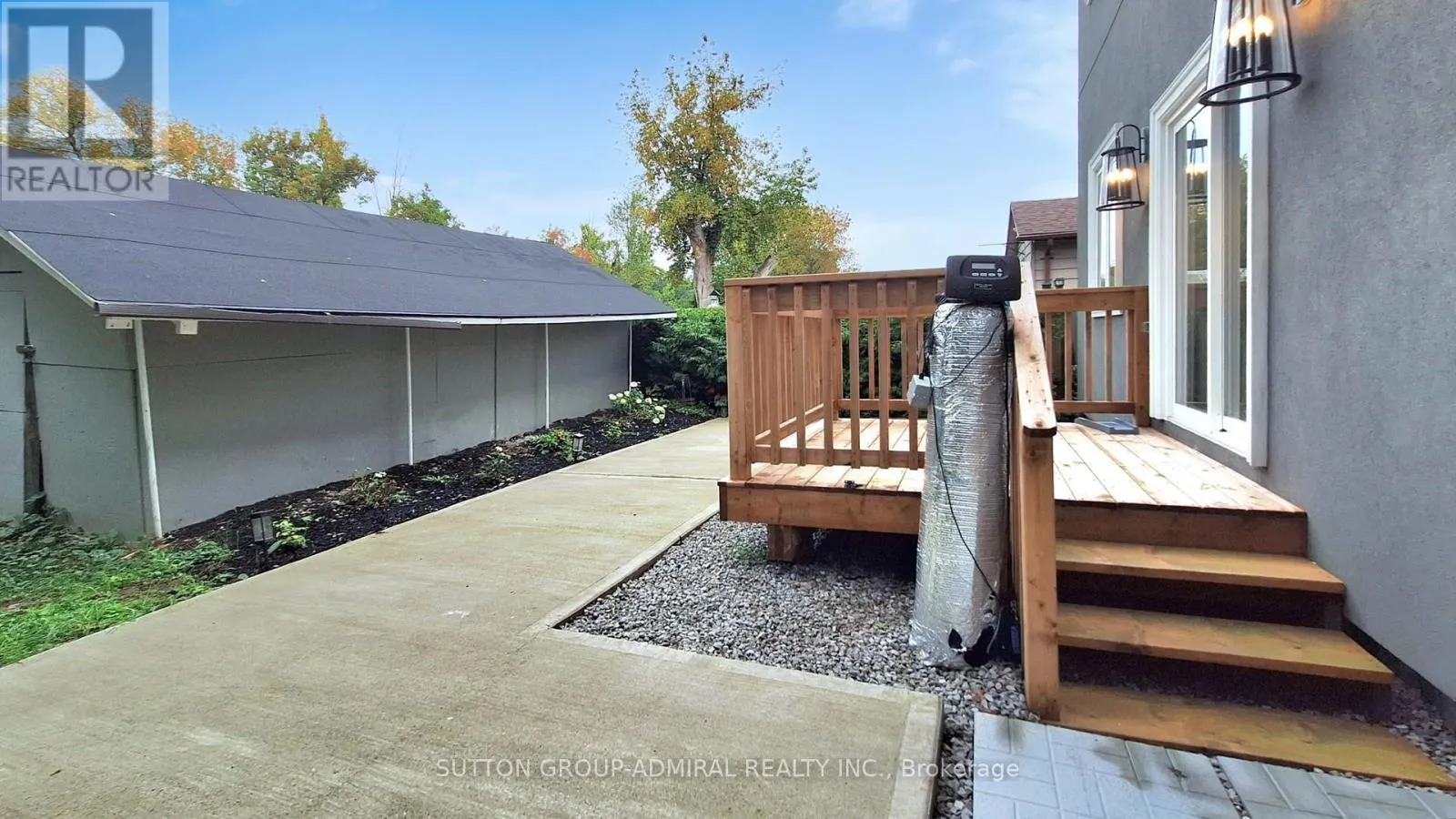 1372 MAPLE ROAD