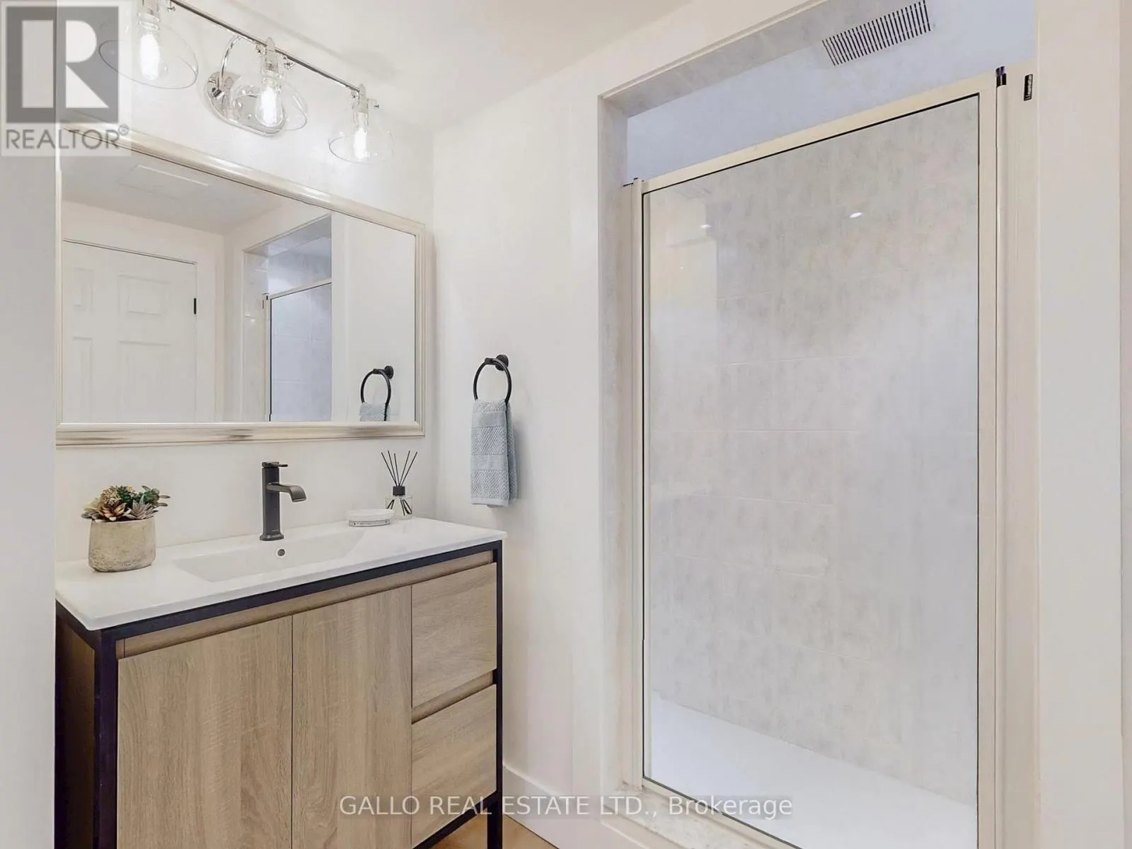17 SIR CARADOC PLACE