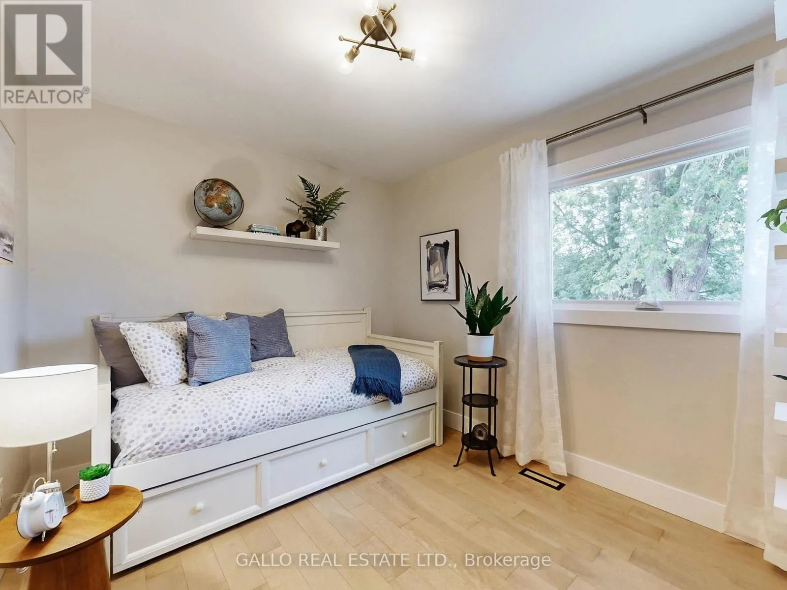 17 SIR CARADOC PLACE