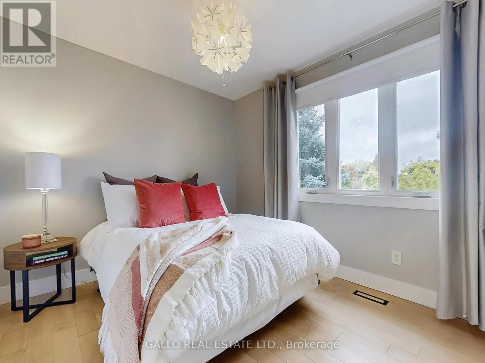 17 SIR CARADOC PLACE