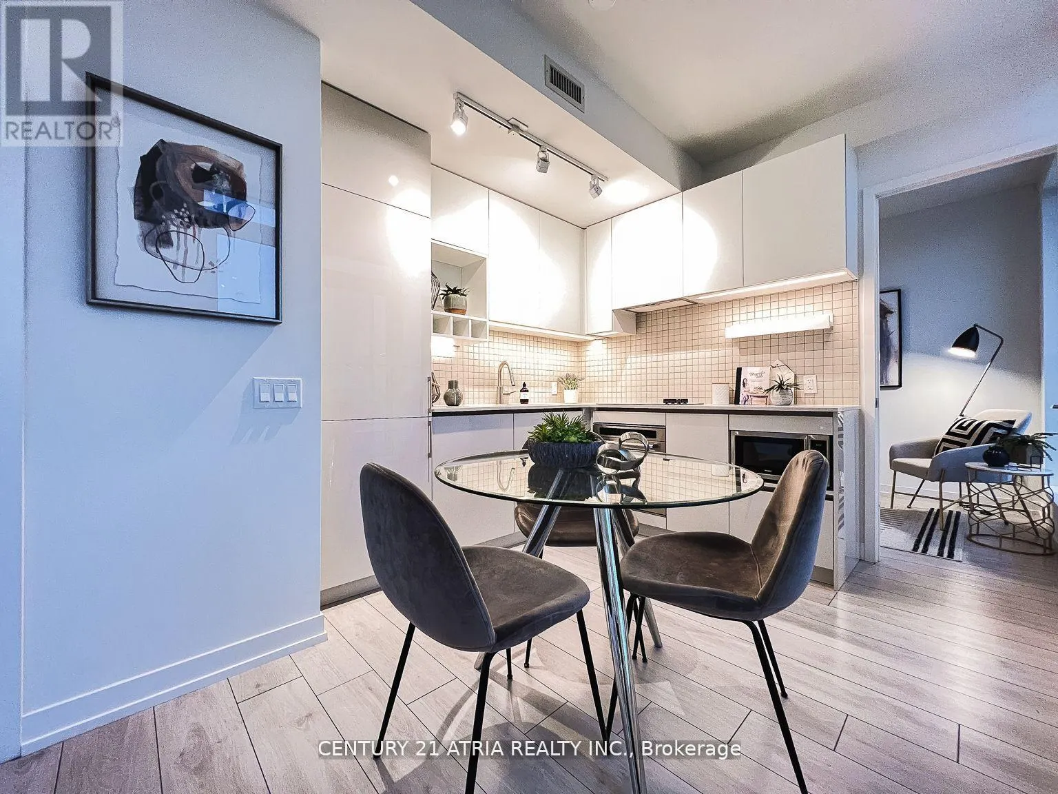 202 - 950 PORTAGE PARKWAY