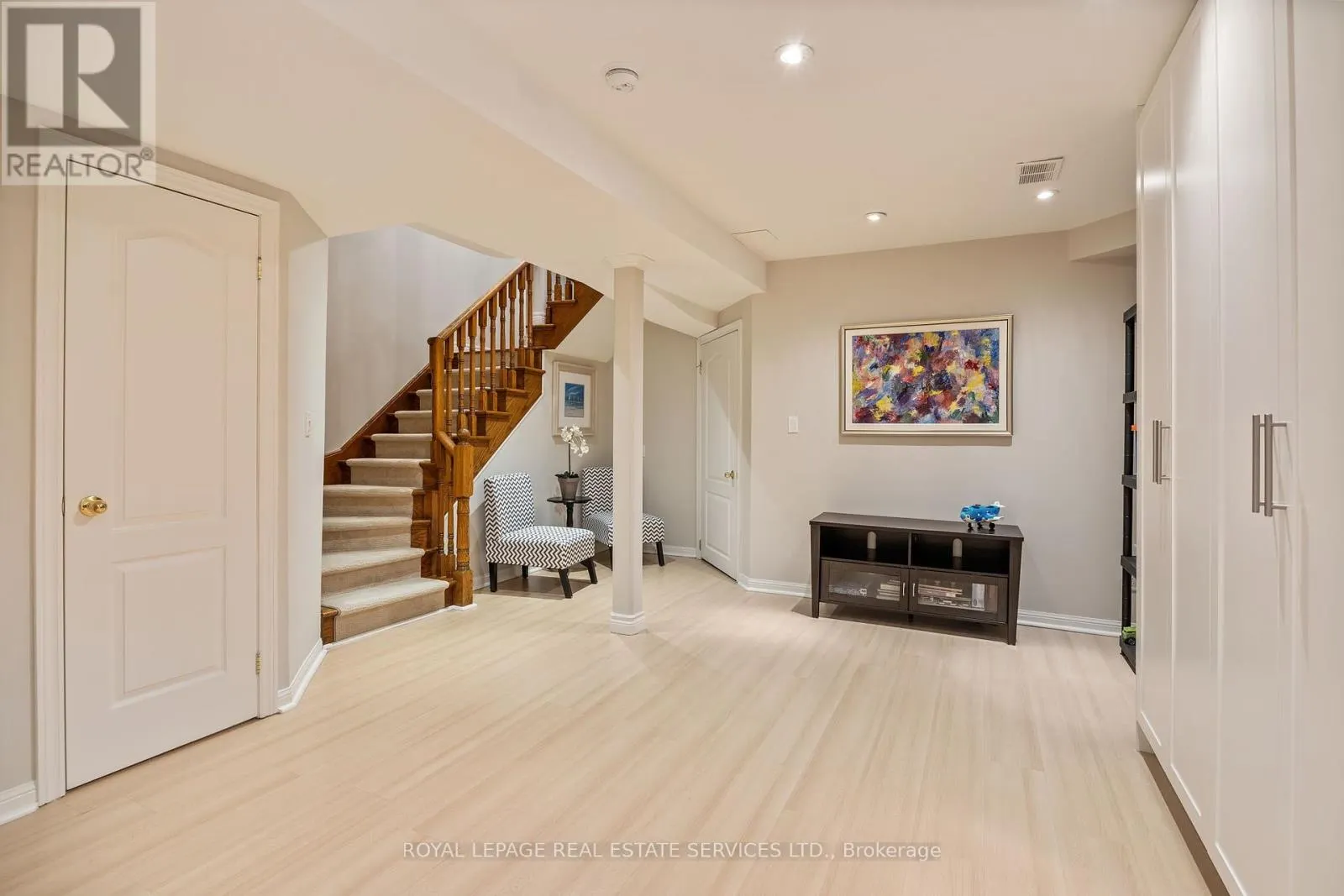 140 KINGSBRIDGE CIRCLE