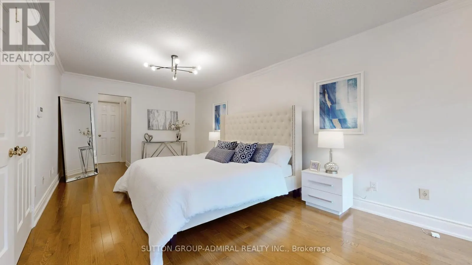 6 MCDOUGALL COURT