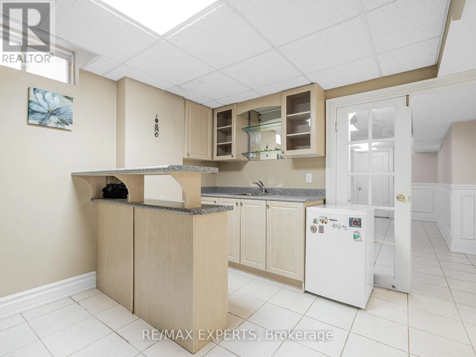 6 LOOKOUT POINT COURT