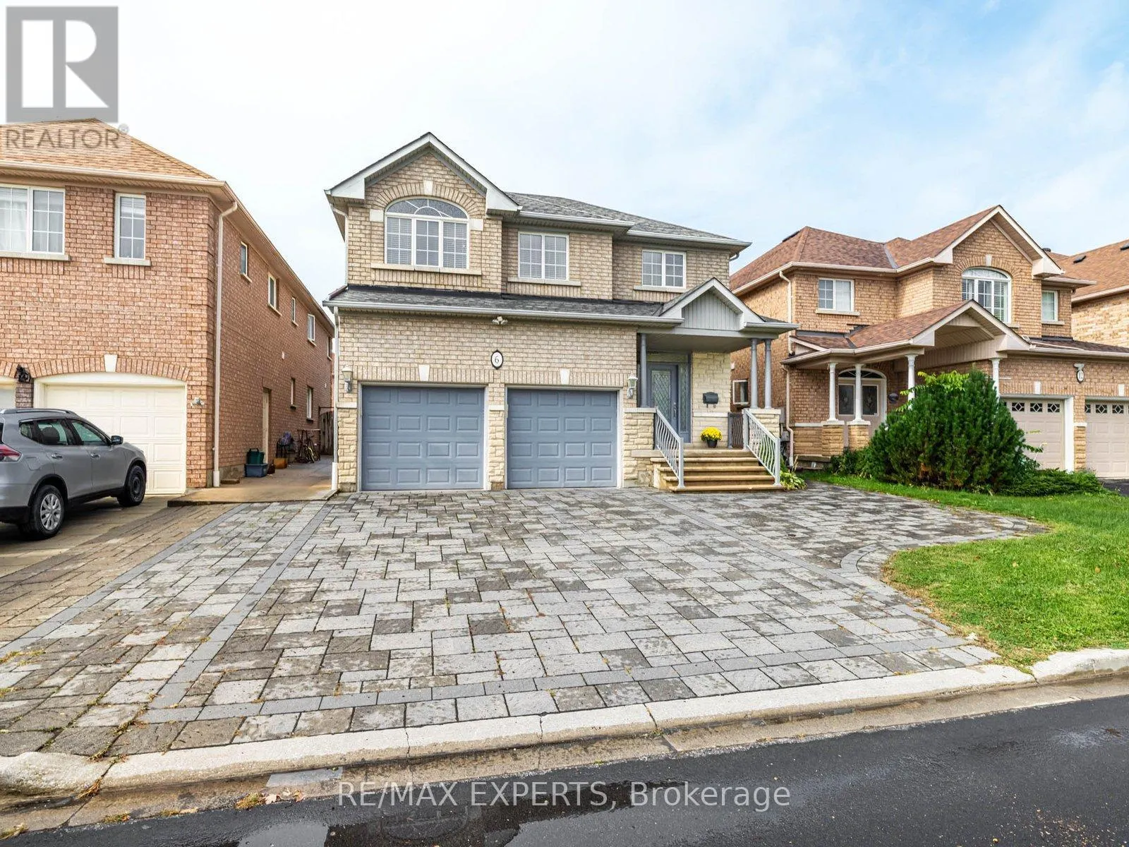 6 LOOKOUT POINT COURT