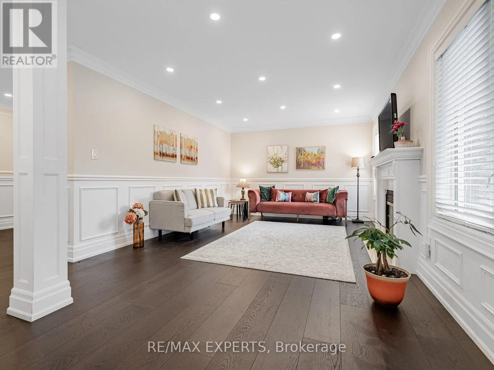 6 LOOKOUT POINT COURT