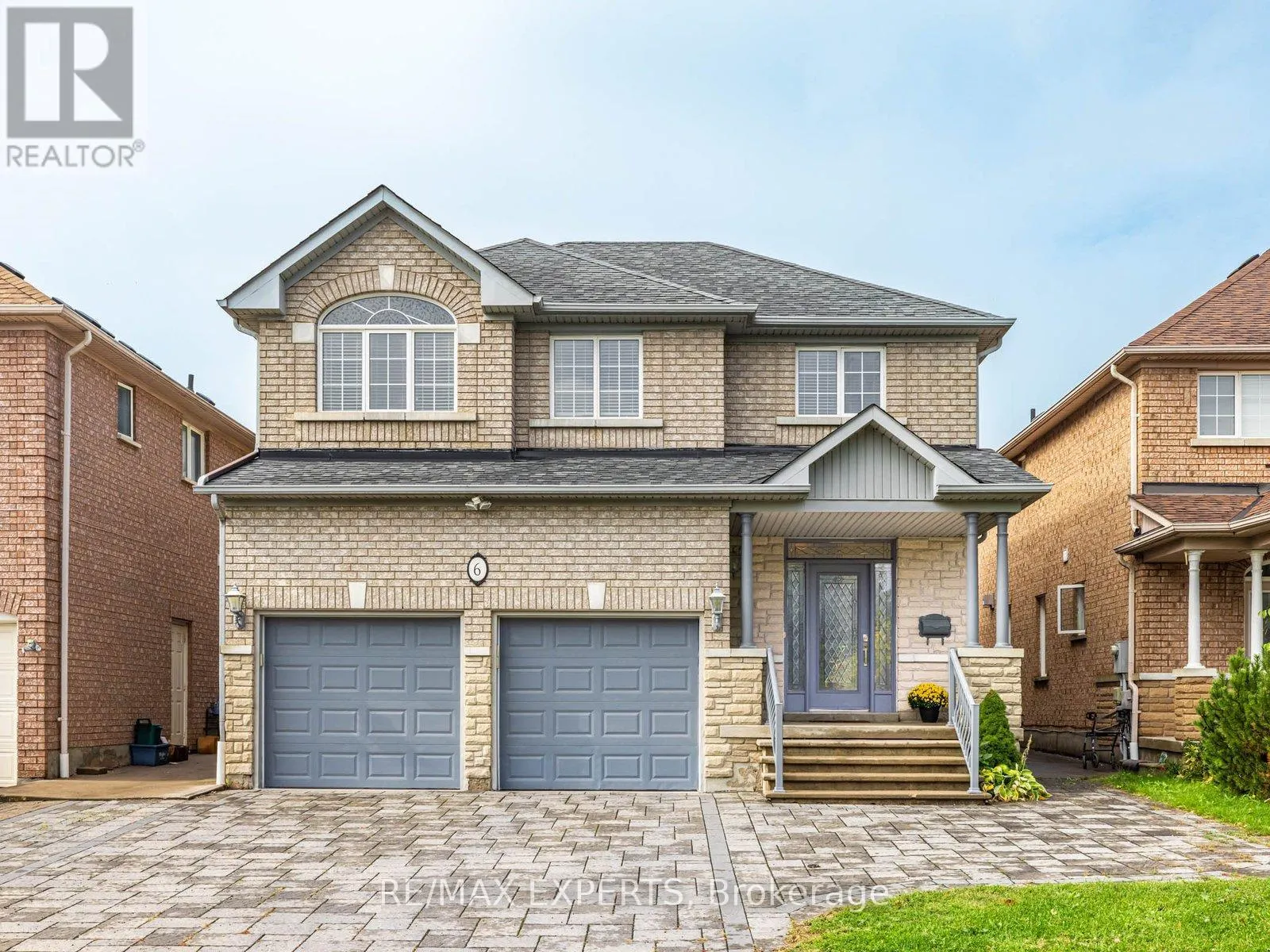 6 LOOKOUT POINT COURT