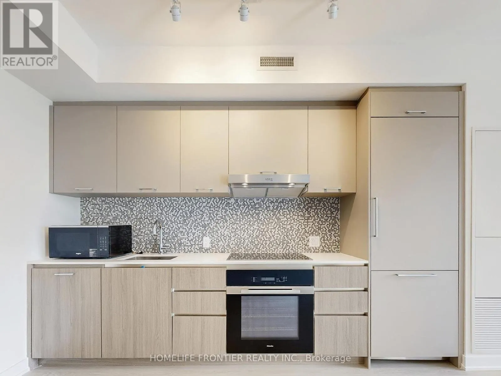 802 - 8188 YONGE STREET