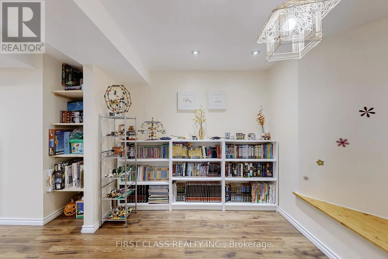 79 CARNOUSTIE CRESCENT