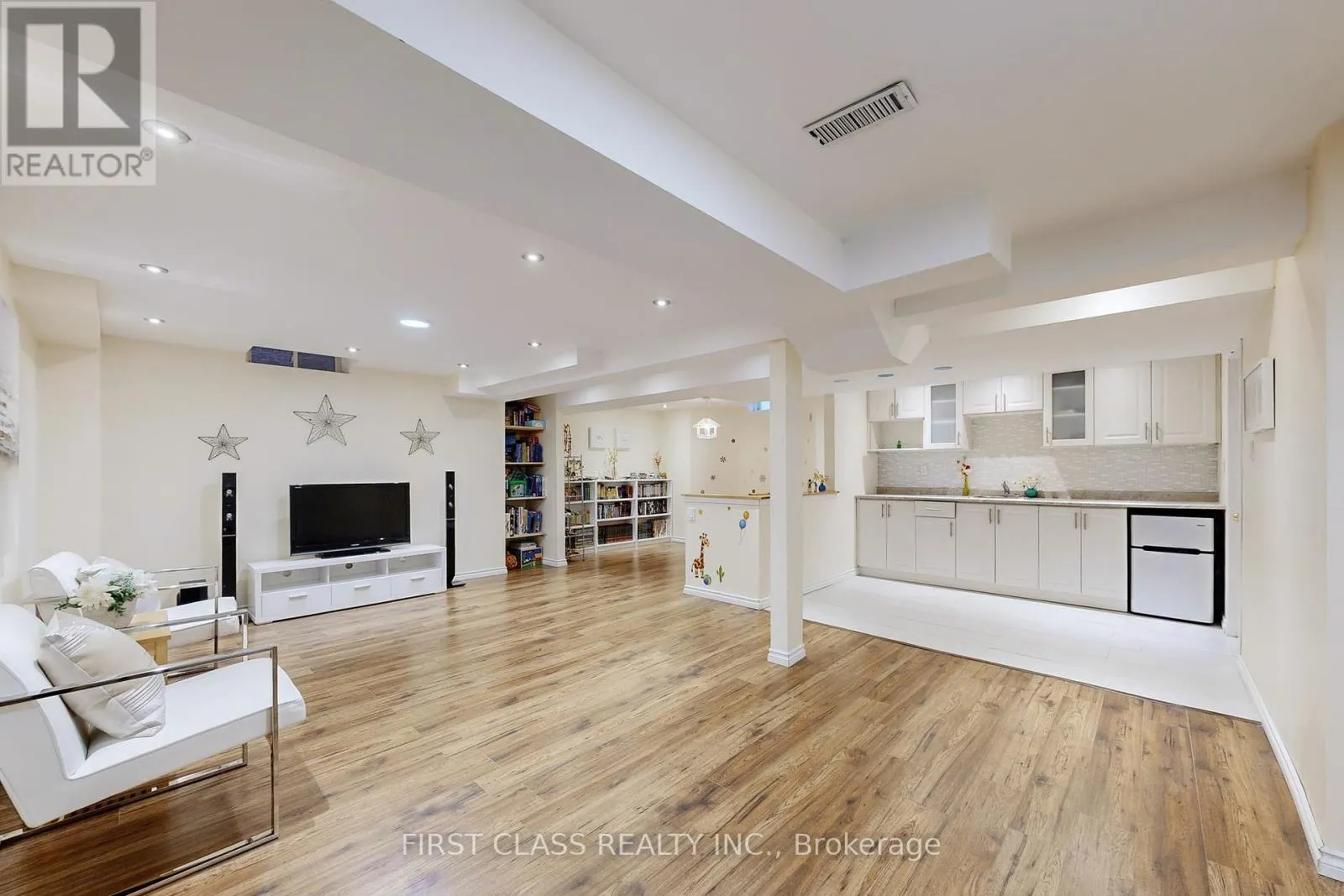 79 CARNOUSTIE CRESCENT