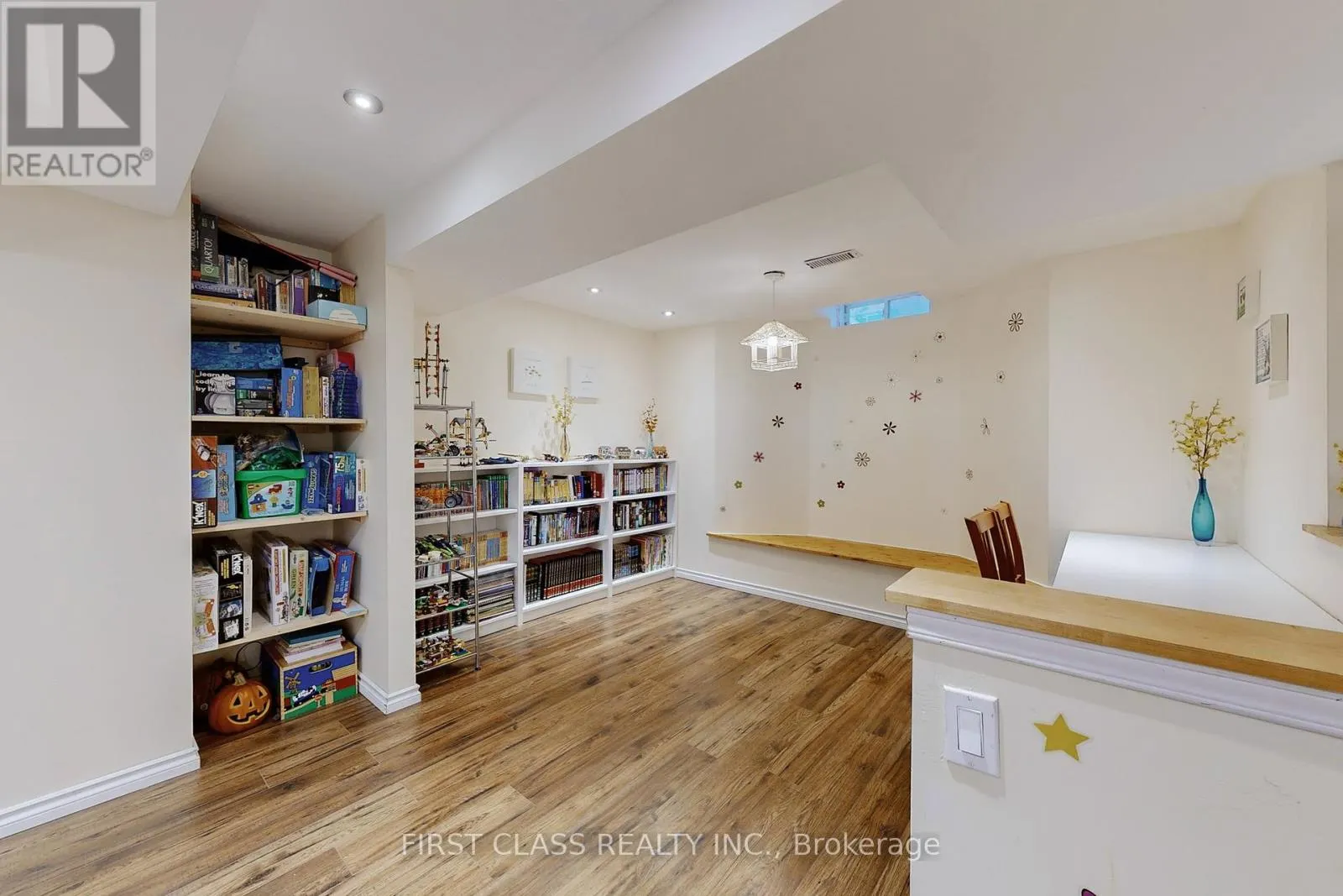 79 CARNOUSTIE CRESCENT