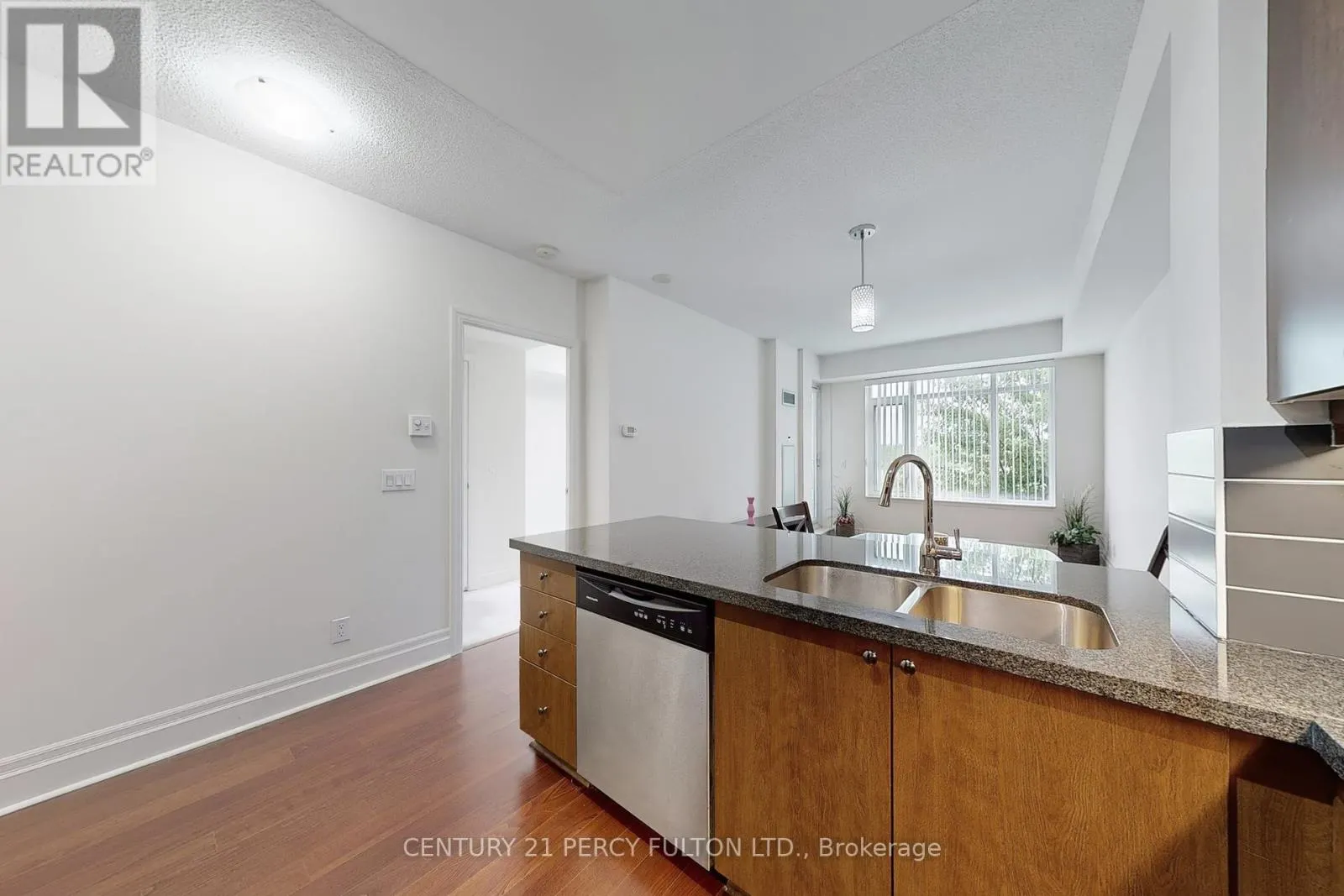 207 - 131 UPPER DUKE CRESCENT