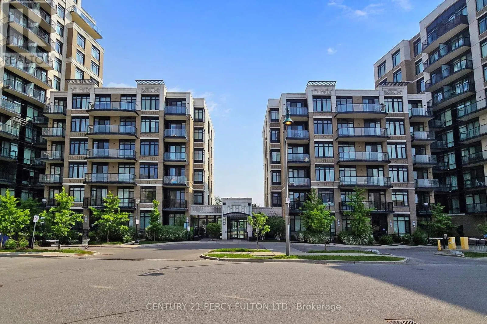 207 - 131 UPPER DUKE CRESCENT