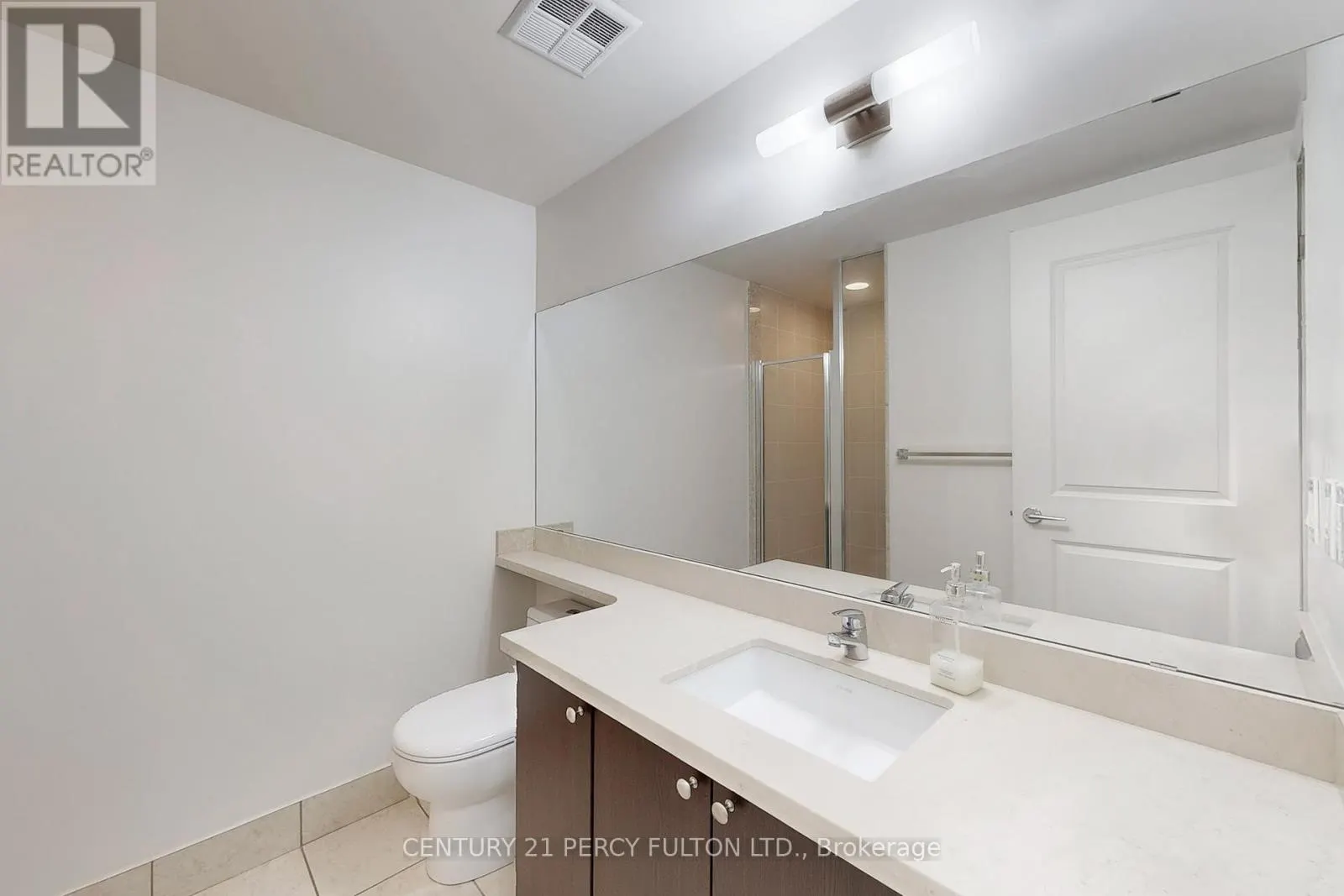 207 - 131 UPPER DUKE CRESCENT