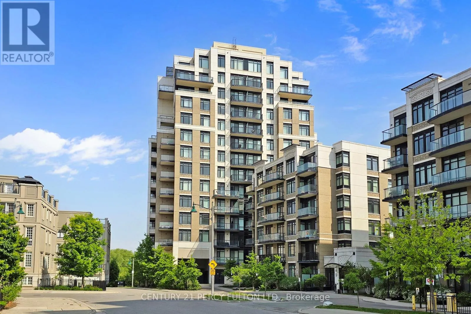 207 - 131 UPPER DUKE CRESCENT