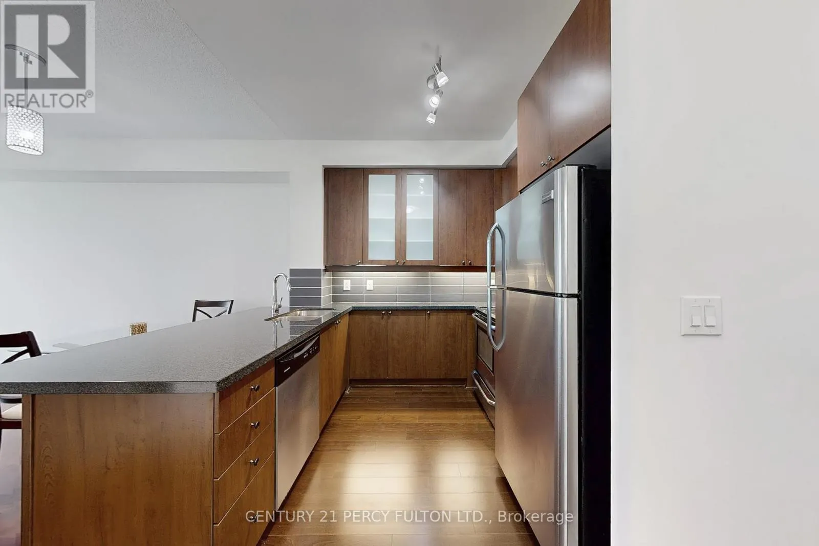 207 - 131 UPPER DUKE CRESCENT