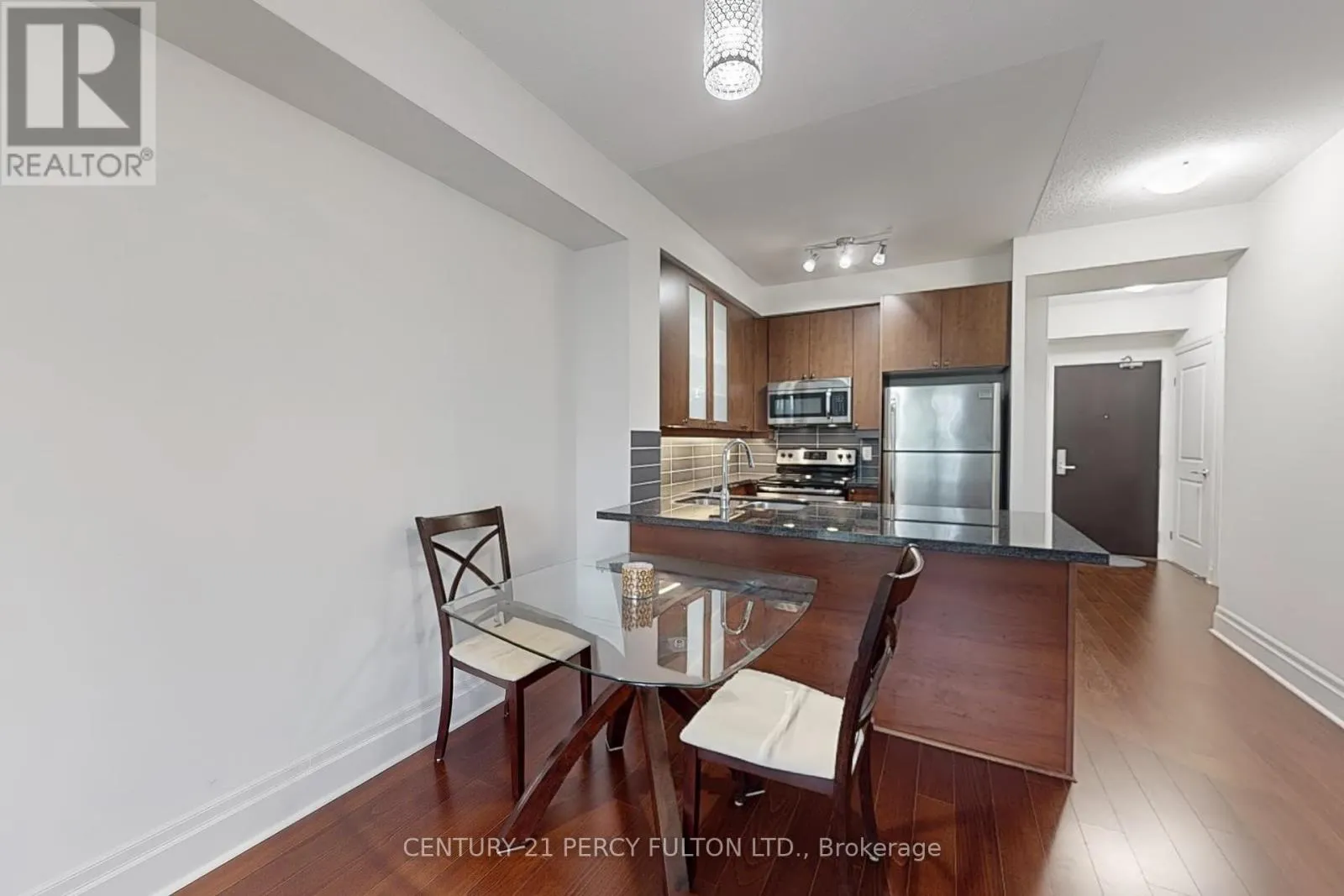 207 - 131 UPPER DUKE CRESCENT