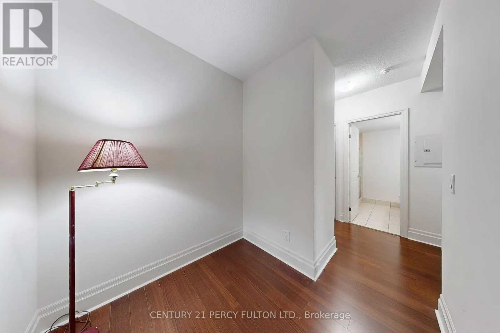 207 - 131 UPPER DUKE CRESCENT
