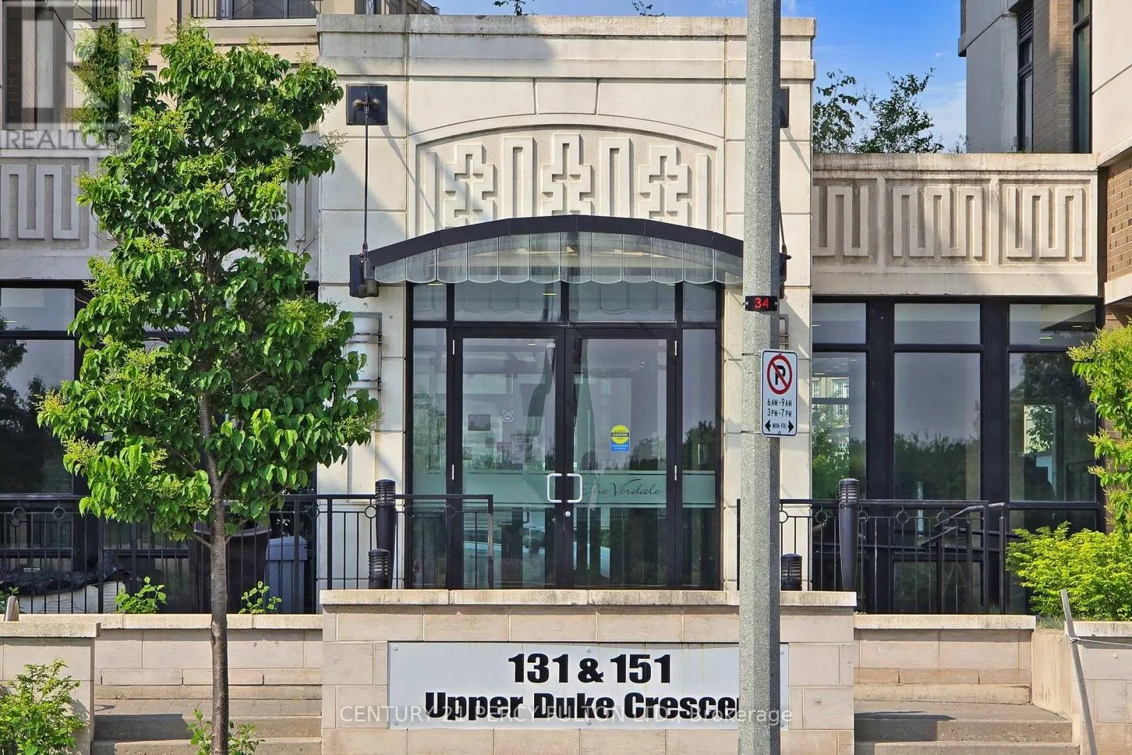 207 - 131 UPPER DUKE CRESCENT