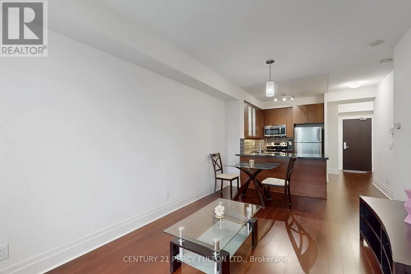 207 - 131 UPPER DUKE CRESCENT
