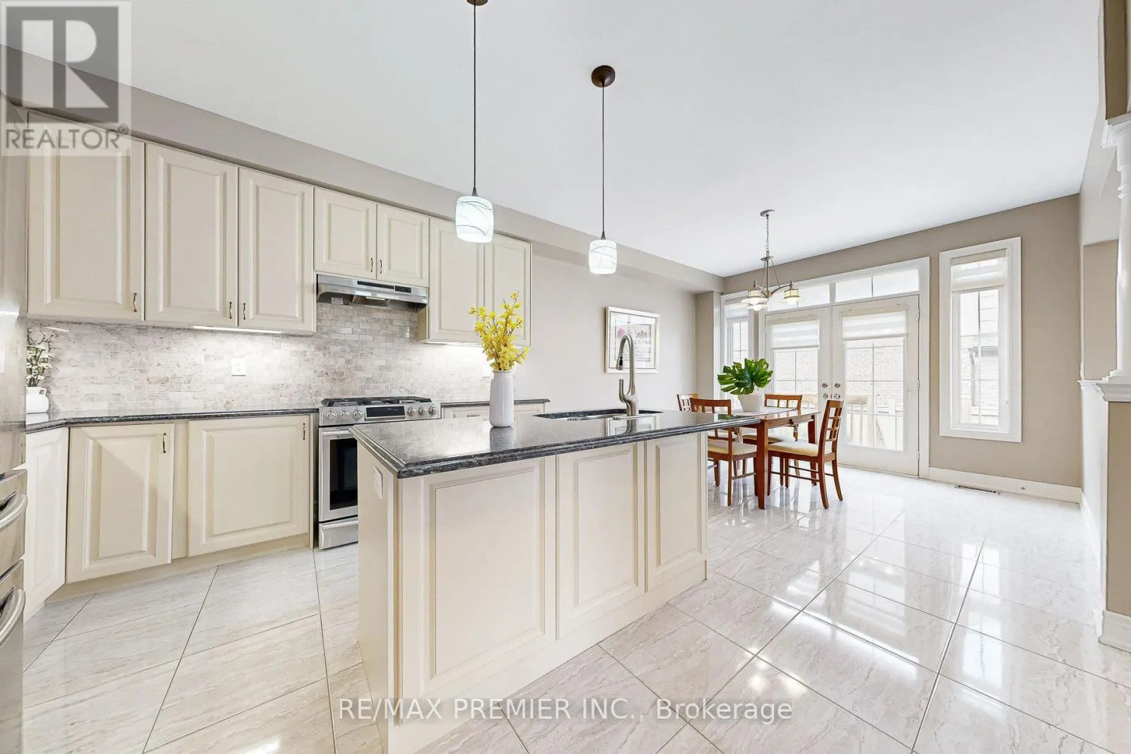 28 RIVOLI DRIVE