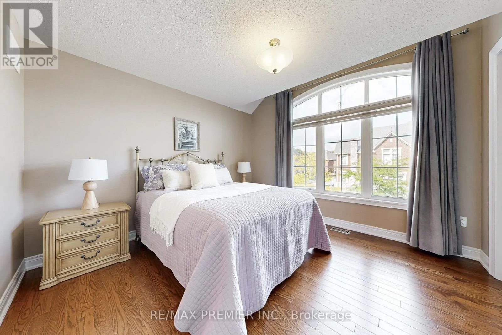 28 RIVOLI DRIVE