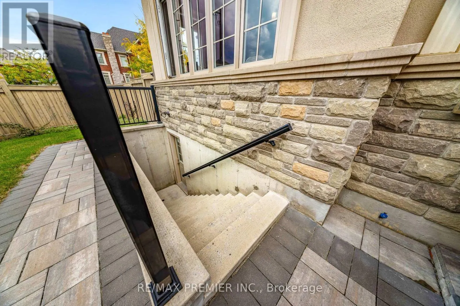28 RIVOLI DRIVE